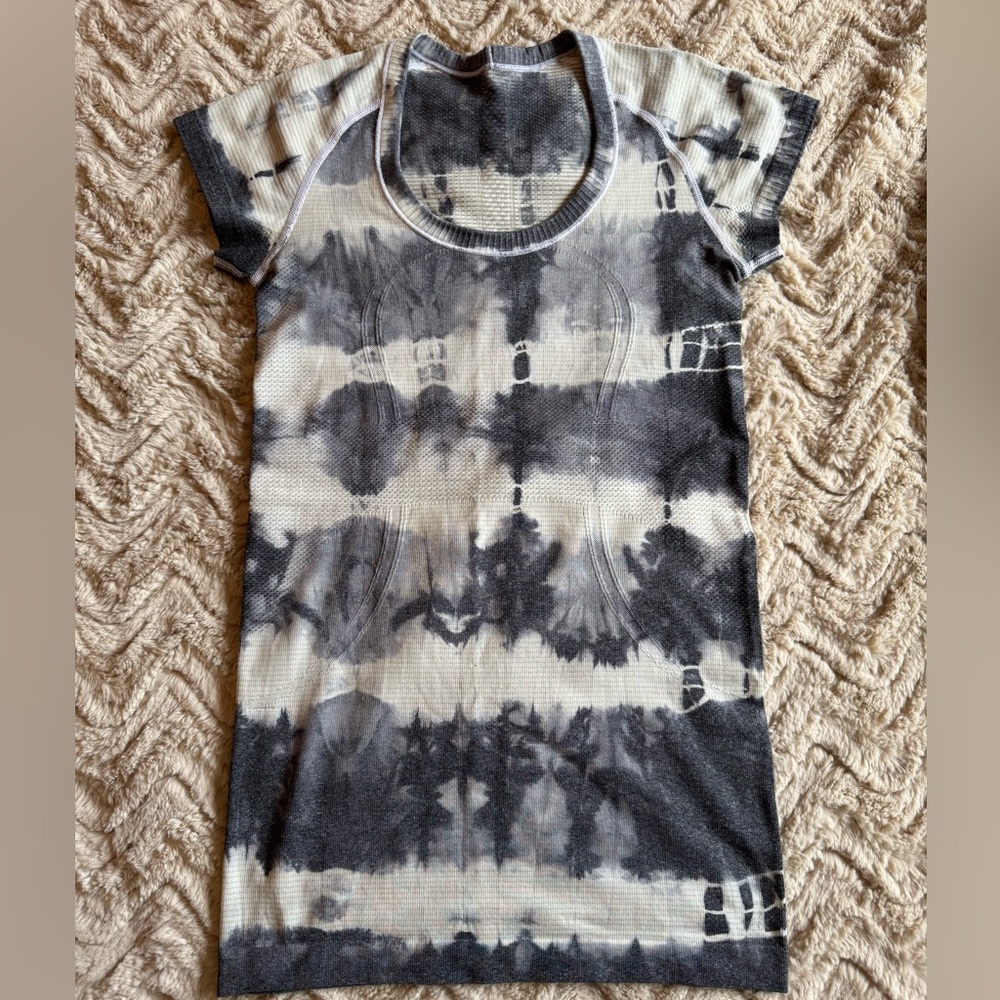 Lululemon Swiftly Tech 2.0 hip length Tee Sz 4